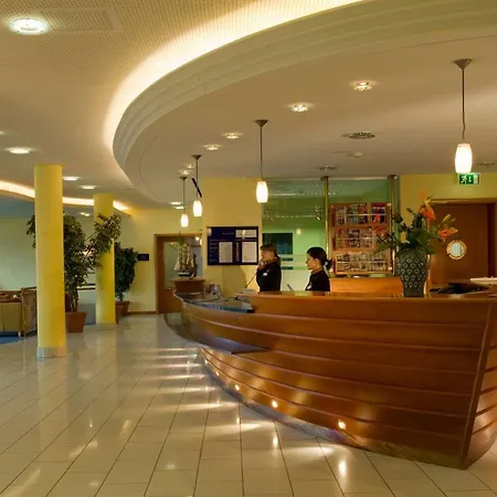 Wyndham Hansedom Отель