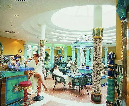 Отель Wyndham Hansedom Штральзунд