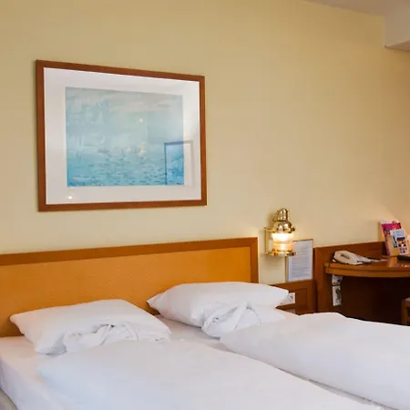 Отель Wyndham Hansedom Штральзунд