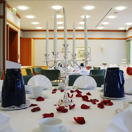 Отель Wyndham Hansedom