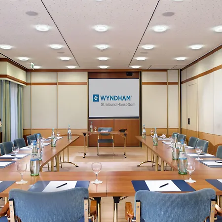 Wyndham Hansedom Отель 3*