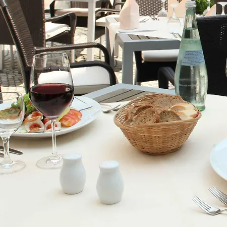 Отель Wyndham Hansedom Штральзунд