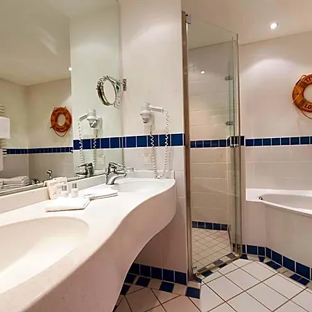 Wyndham Hansedom Hotel