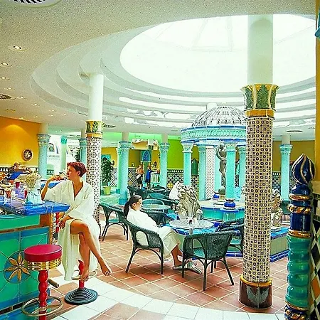 Wyndham Hansedom Hotel