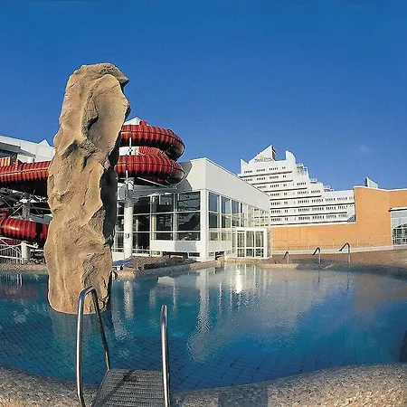 Wyndham Hansedom Отель Штральзунд