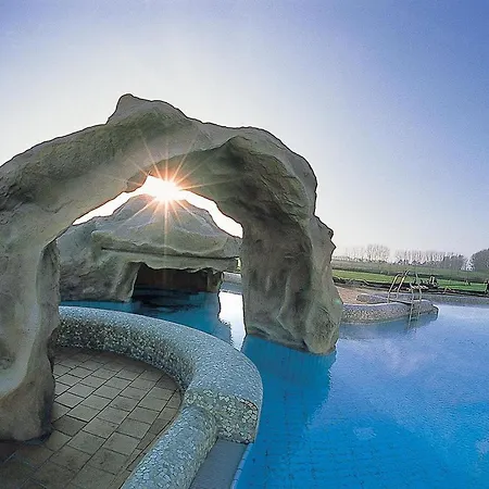 Wyndham Hansedom Отель Штральзунд