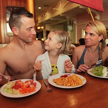 Отель Wyndham Hansedom Штральзунд